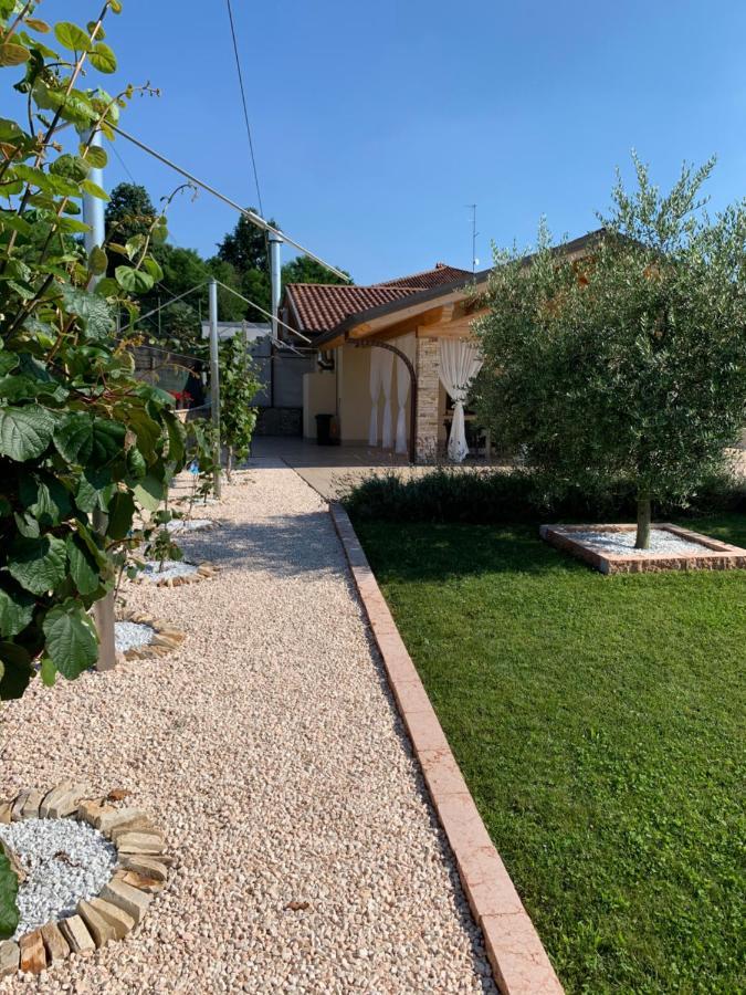 B&B Alciliegio Casnate Con Bernate Eksteriør billede