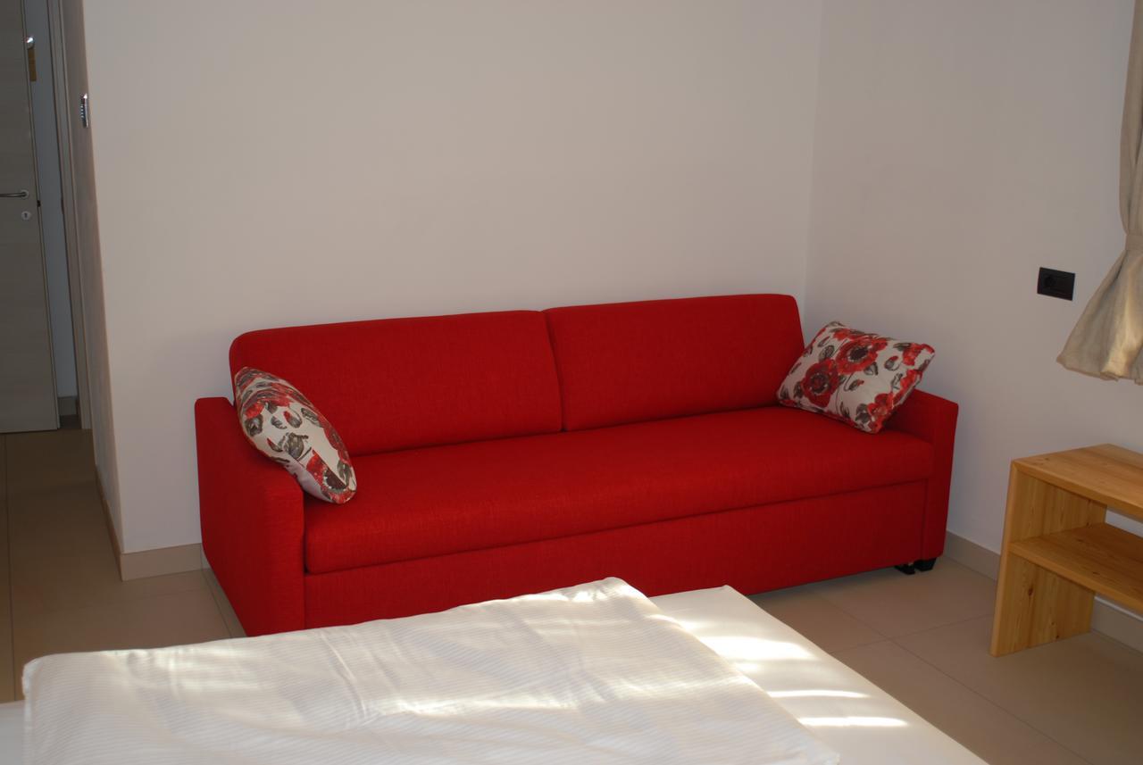 B&B Alciliegio Casnate Con Bernate Eksteriør billede